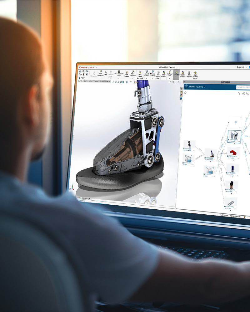 Image of a designer using SOLIDWORKS 3D CAD to with Cloud Services to develop a mechanical prosthetic leg.